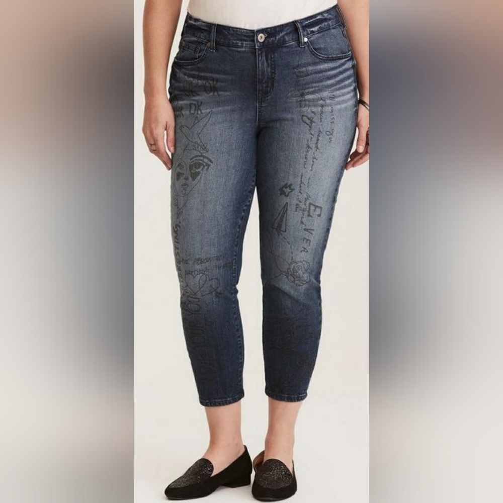 TORRID Girlfriend Jeans - Dark Wash with Doodle Art Sz 20